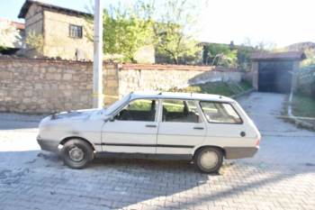 Yanan Arabasını Söndürürken Kalp Krizi Geçirdi
