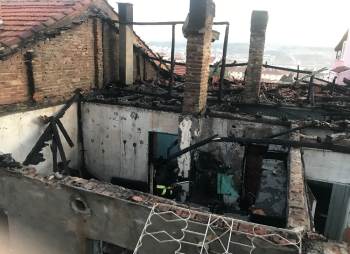 Yangın Çıkan Ev Kullanılamaz Hale Geldi
