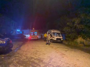 Yangın Çıkan Evden Yaşlı Kadını Komşuları Kurtardı
