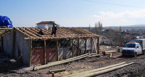 Yangın mağduru aileye Ünlüce'den büyük destek!