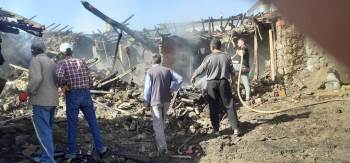 Yangında Bir Ev Ve Minibüs Kullanılamaz Hale Geldi
