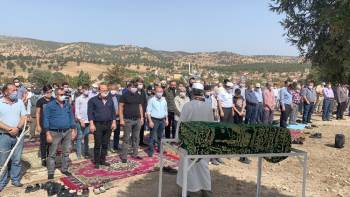 Yangında Hayatını Kaybeden 4 Yaşındaki Çocuk Toprağa Verildi
