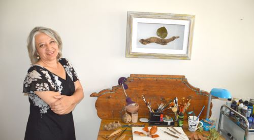 Yaprağa yeniden hayat veren kadın