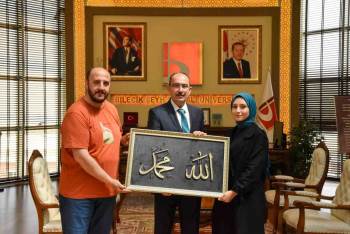 Yaptığı Filografi Çalışmasını Rektör Prof. Dr. Şükrü Beydemir’E Hediye Etti
