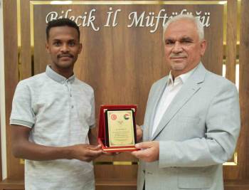 Yaptığı Yardımların Ardından Teşekkür Plaketi Aldı
