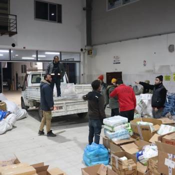 Yardımların Depremzedelere Ulaştırılması İçin ’Yardım Koordinasyon Deposu’ Oluşturuldu
