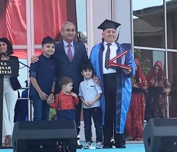 Yarım Bıraktığı Üniversiteyi 63 Yaşında Bitirdi
