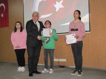 Yarışmalarda Dereceye Giren Öğrenciler Ödüllendirildi
