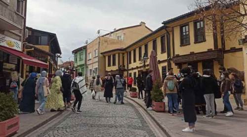 Yasaklı Eskişehir'de sokakları onlar doldurdu