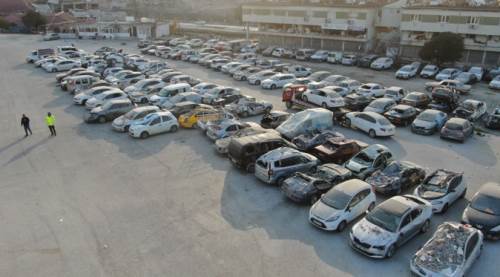 Yaşananların dehşeti bu araçlarda da görülüyor