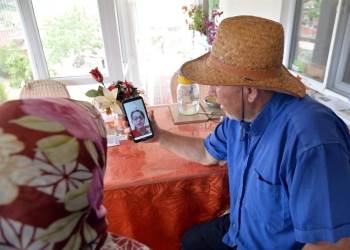 Yaşlı Çift Hayatlarının En Hüzünlü Bayramını Geçirdi
