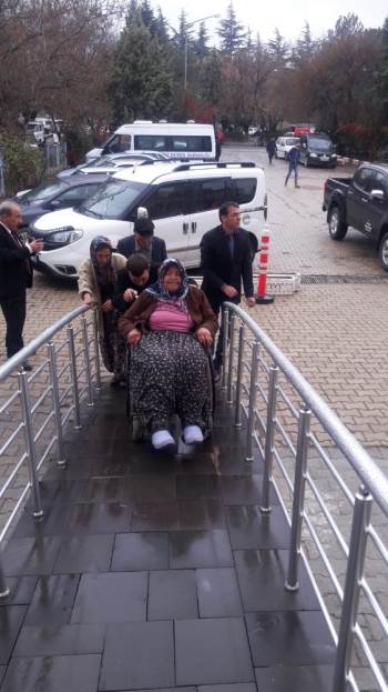 Yaşlı Ve Engelli Kadının Kimliği İçin Seferber Oldular
