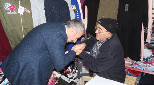 Yaşlıların bastonları Başkan Güler'den