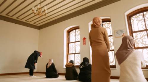 Yatsı Namazı Nasıl Kılınır? Farzı, Sünneti ve Vitir Namazı Kaç Rekattır? Diyanet’e Göre En Detaylı Anlatım