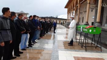 Yaya Yolunda Hayatını Kaybeden Genç Kız Memleketinde Sonsuzluğa Uğurlandı
