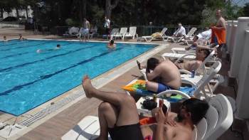 Yaz Geldi, Havuz Sezonu Açıldı
