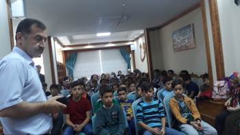 Yaz Kur’An Kursu Öğrencilerine Şehitlik Anlatıldı
