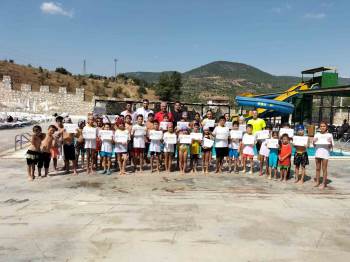 Yaz Kursları Bitti, Sertifikalar Dağıtıldı
