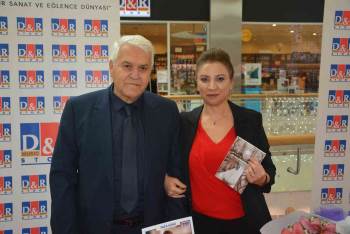 Yazar Rabia Burhan Üçüncü Kitabı İçin İmza Günü Düzenledi
