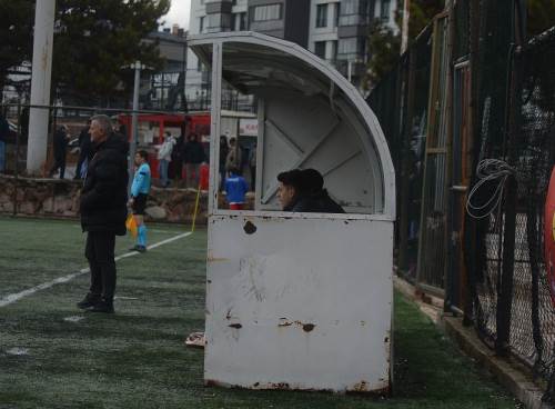 Yedek kulübeleri öne alındı