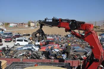 Yediemin Deposunda Yıllardır Bekleyen 418 Motosiklet Geri Dönüşüme Gönderiliyor
