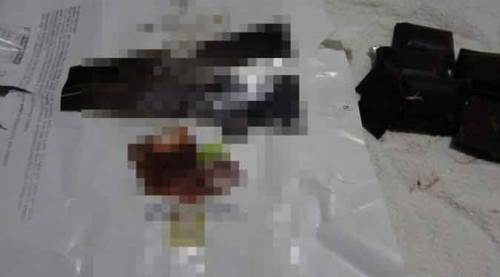 Yediği çikolatanın içinden öyle bir şey çıktı ki...