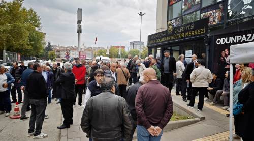 Yeni Parti Odunpazarı’nda ön seçim heyecanı: Üyeler sandık için kuyruğa girdi