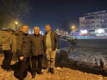 Yeni Yapılacak Belediye Binasının Temeli Atıldı
