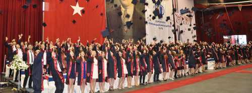 YENİ YOL LİSESİ İLK MEZUNLARINI VERDİ