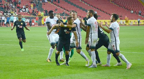 Yerden kalkmak bilmediler