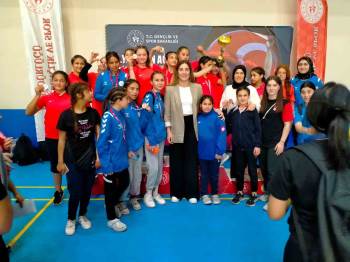 Yeşilay Spor Kulübü Turnuvada 13 Madalya Kazandı
