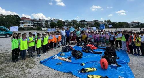 Yeşilköy Plajı’nda su altından çıkanlar kötü manzarayı ortaya çıkardı
