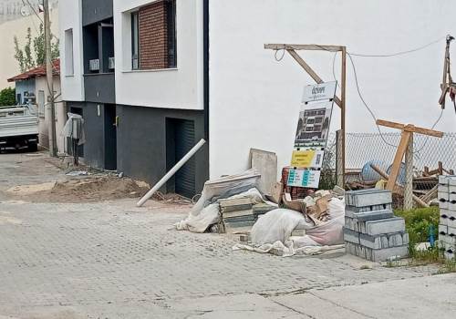 Yeşiltepe’de inşaat düzensizliği mahalleliyi isyan ettirdi