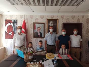 Yetiştirdikleri Organik Ürünler Hakkında Bilgi Verdiler
