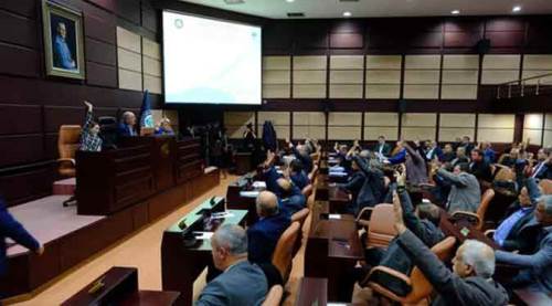 Yıkmak isteyen de, aklından geçiren de yok