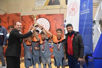 Yıldız Kız Ve Erkek Müsabakaları Tamamlandı
