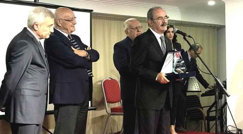 Yılmaz Büyükerşen'e "Örnek Seçkin Kişi" ödülü