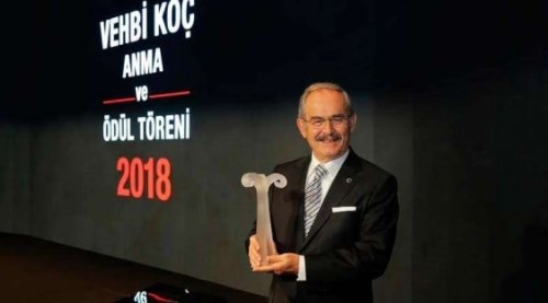 Yılmaz Büyükerşen'e anlamlı ödül