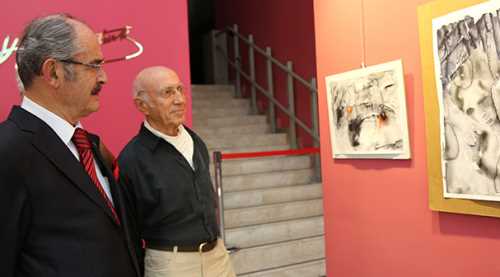 Yılmaz Büyükerşen eserlere hayran kaldı