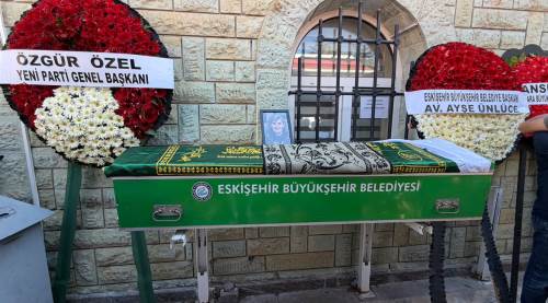 Yılmaz Büyükerşen’in kız kardeşi Güzin Büyükerşen son yolculuğuna uğurlandı