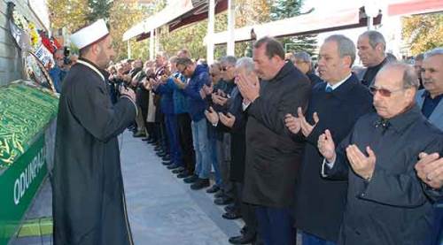 Yılmaz Karaca’nın annesi son yolculuğuna uğurlandı