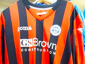 Yine Siyah-Kırmızı