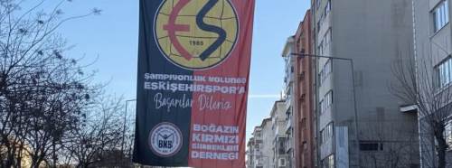 Yıpranan bayrağı Odunpazarı yeniledi