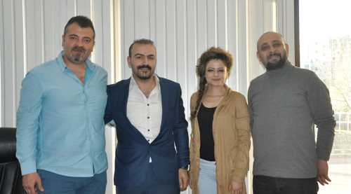 YİRMİ SANATÇI YARIŞIYOR