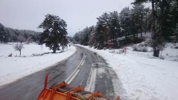 Yoğun Kar Yağışı, Ulaşımda Aksamalara Neden Oluyor
