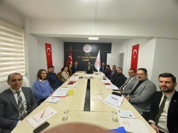 Yoğun Kar Yağışında Vatandaşa Yardım İçin Kolları Sıvadı
