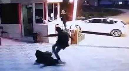 Yok artık! Yeğeni kayboldu diye güvenliği dövdü!