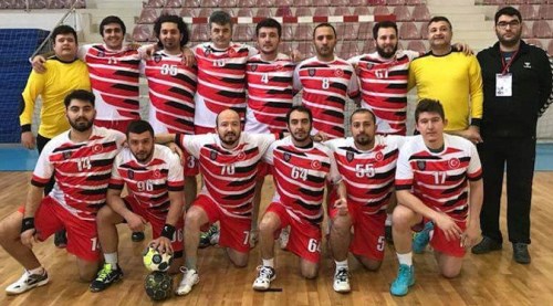 Yokluk içinde tarihi başarı