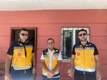 Yol Kenarındaki Yaralı Köpeği Kurtaran Acil Tıp Teknisyeni Konuştu:
