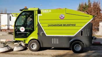 Yol Süpürme Aracı Hizmete Sunuldu
